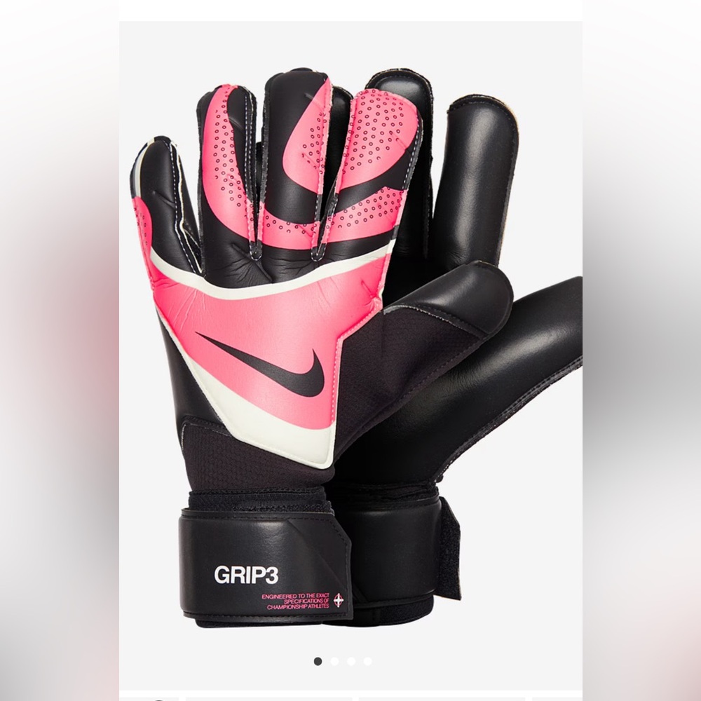 NWT Nike GK Grip 3 size 8